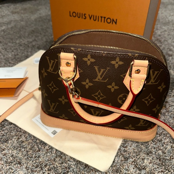 Louis Vuitton Alma BB - Picture 6 of 17